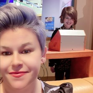 Meet your Posher, Crystal